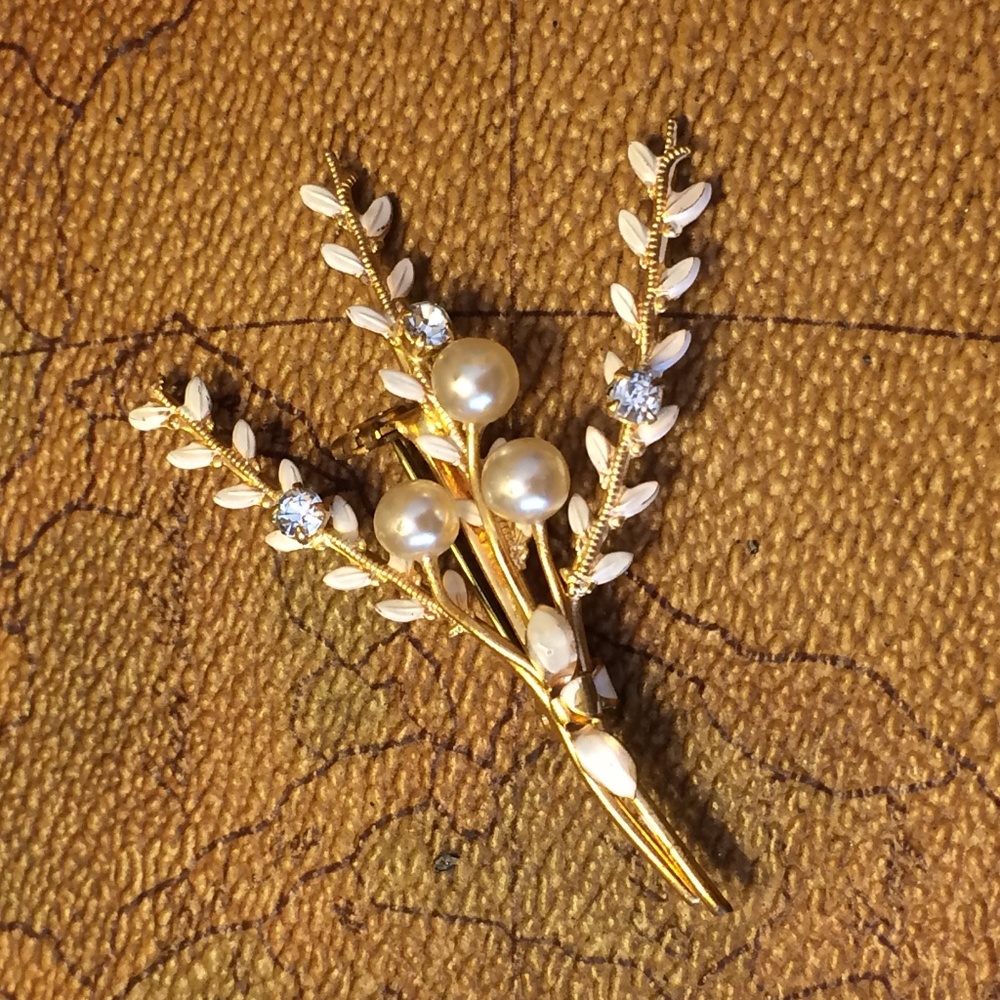 Vintage gold filled pearls crystal pin
